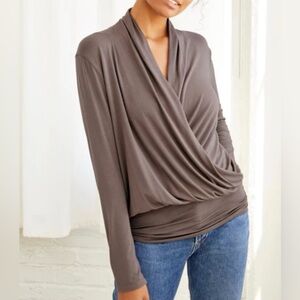 BNWT - BLUSH PINK AMOUR VERT LONG KNIT SLEEVE WRAP TOP